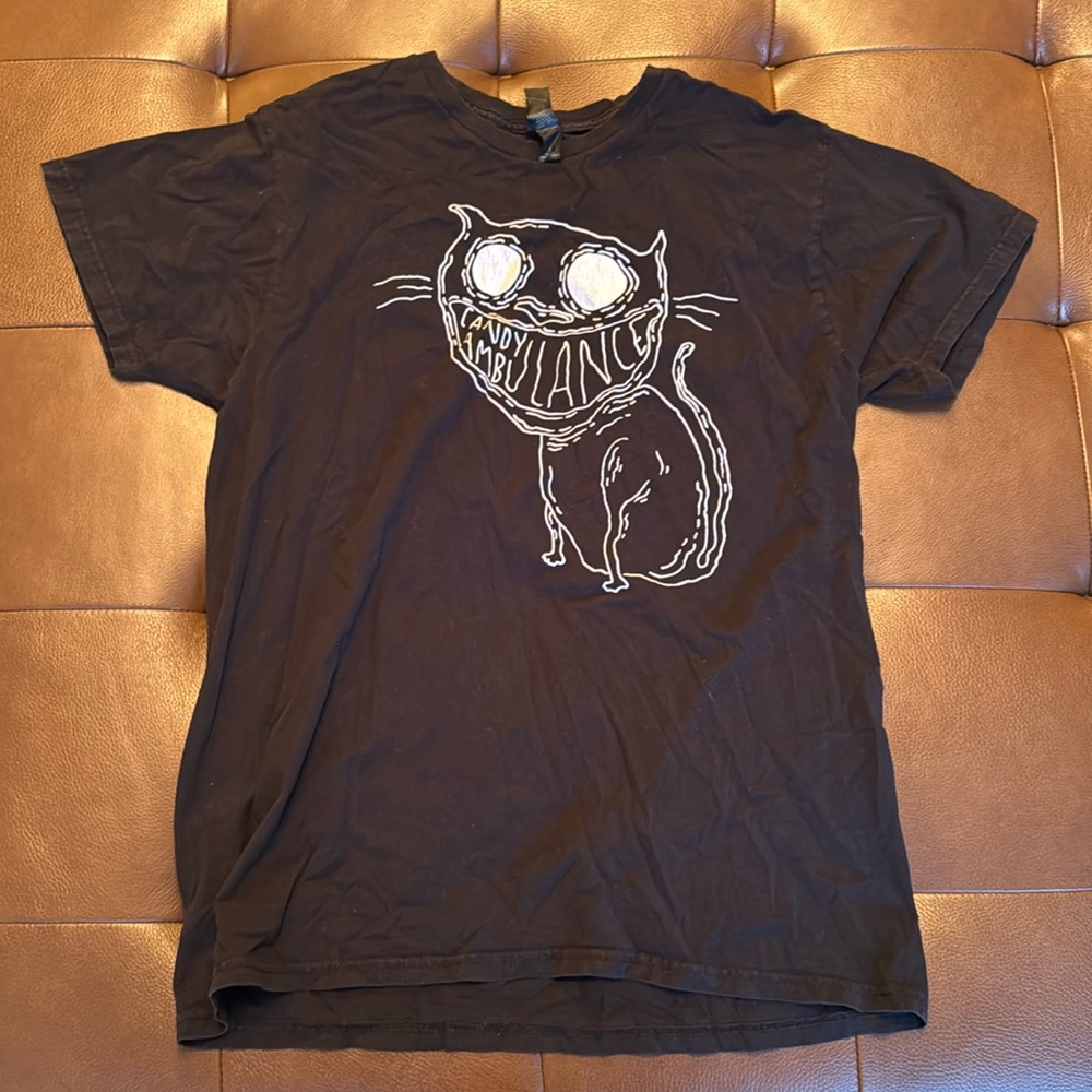 Vintage Candy Ambulance Graphic Tee with Cool Cat Design – Size Unisex L